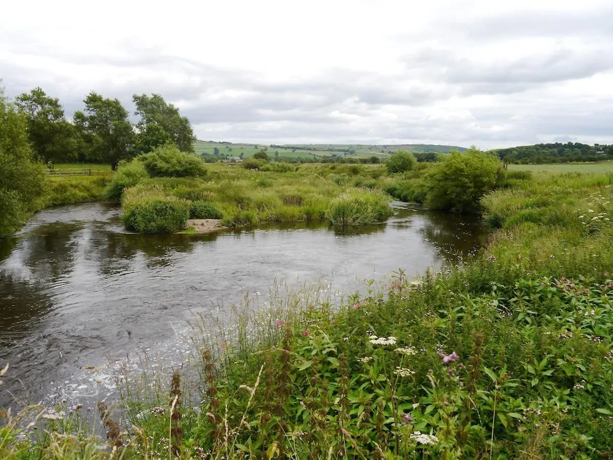 The Granary With Hot Tub - 2 Miles From Skipton Carleton