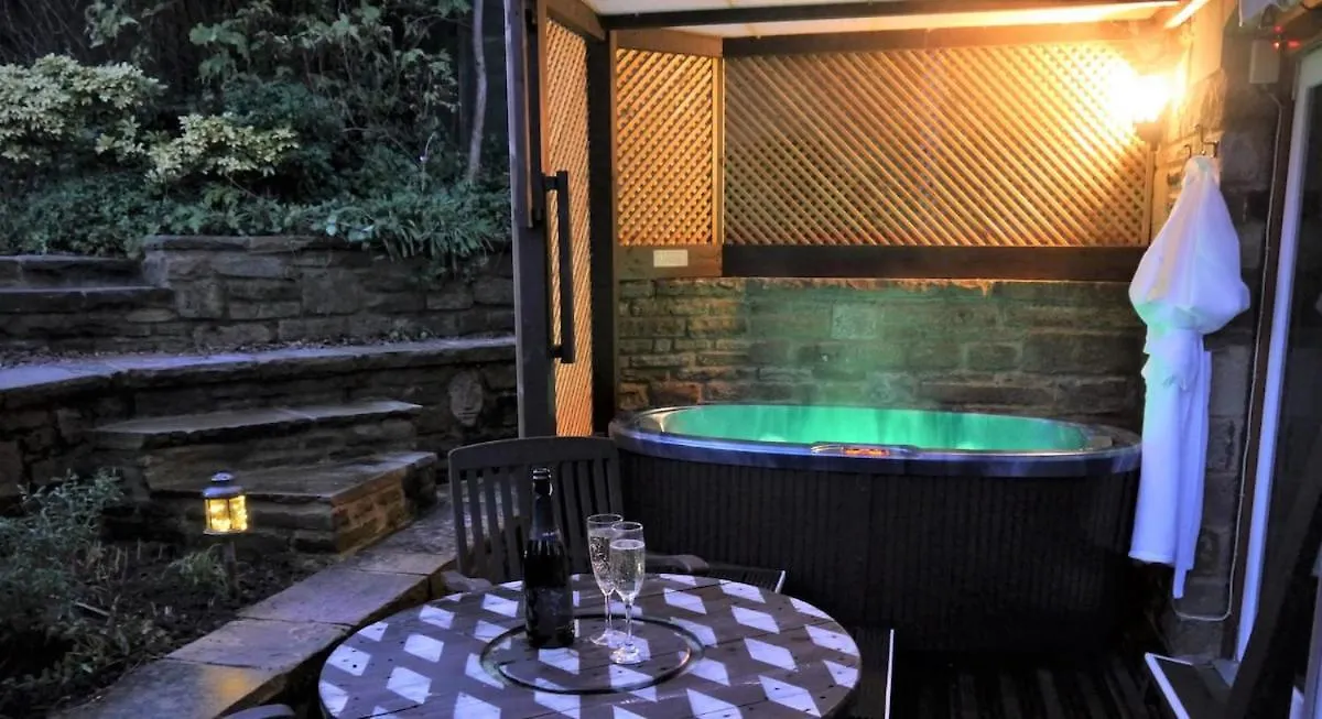 The Granary With Hot Tub - 2 Miles From Skipton Carleton