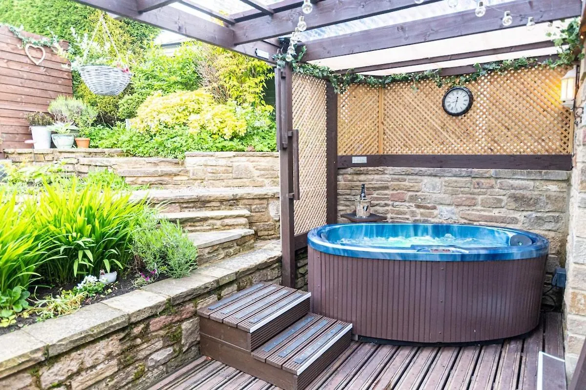 The Granary With Hot Tub - 2 Miles From Skipton Carleton