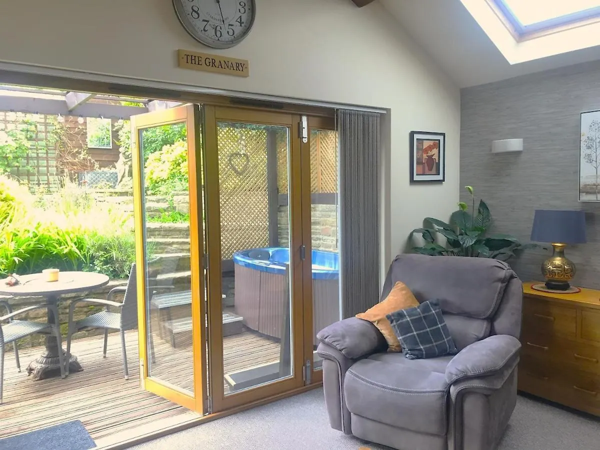 The Granary With Hot Tub - 2 Miles From Skipton Carleton Apartman