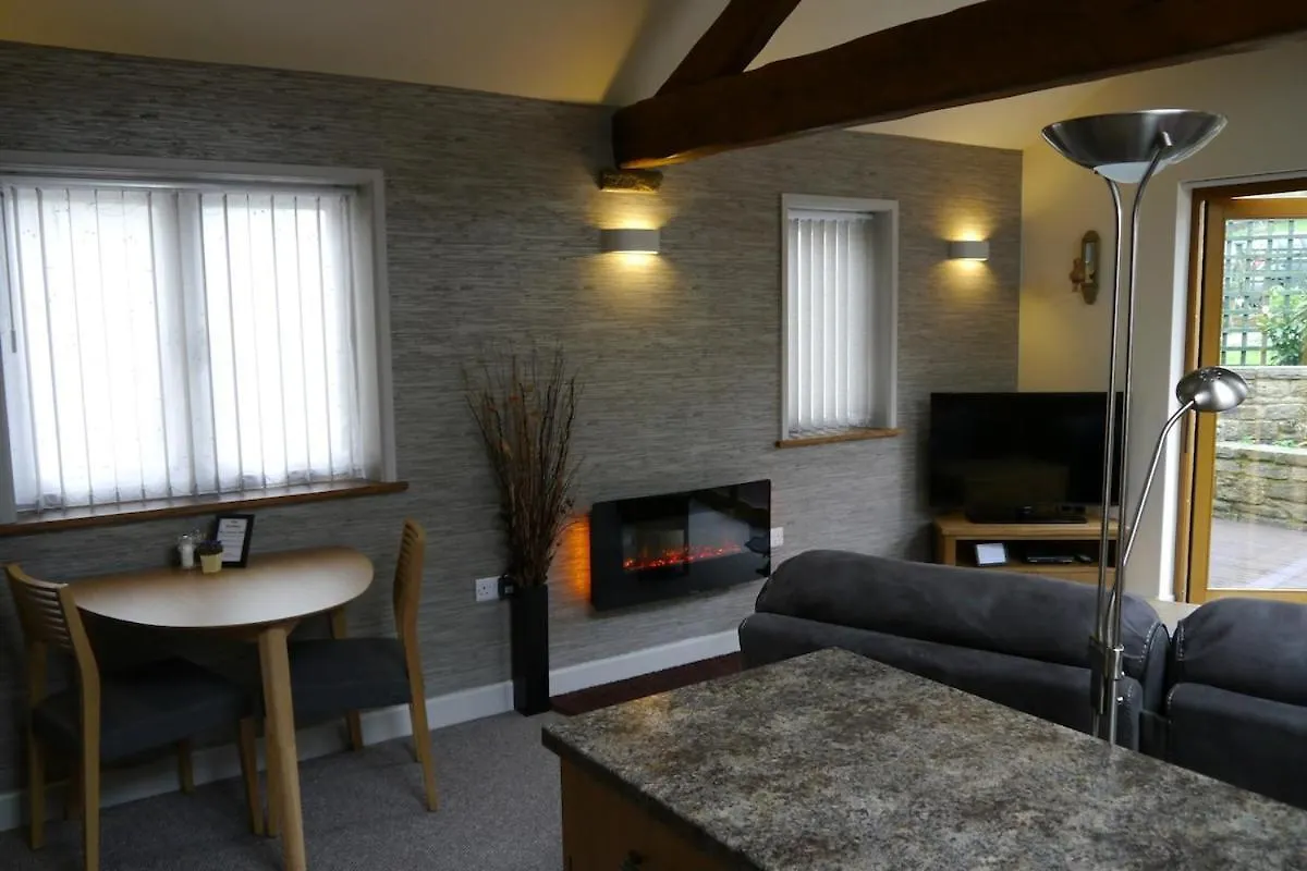 The Granary With Hot Tub - 2 Miles From Skipton Carleton 0*,